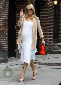 A pregnant Kate Hudson at David Letterman