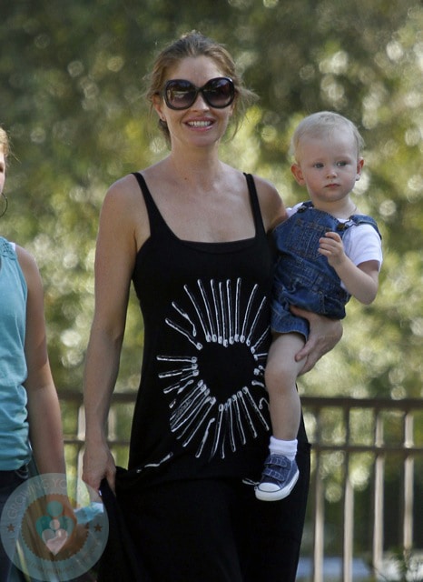 A pregnant Rebecca Gayheart with daughter Billie Dane