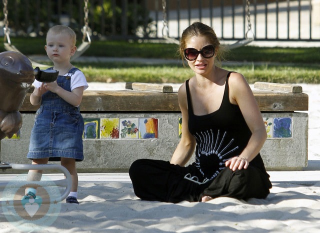 A pregnant Rebecca Gayheart with daughter Billie Dane