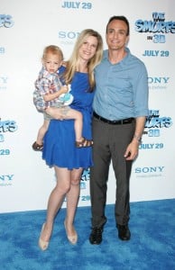 Hank Azaria with his family at smufs premiere