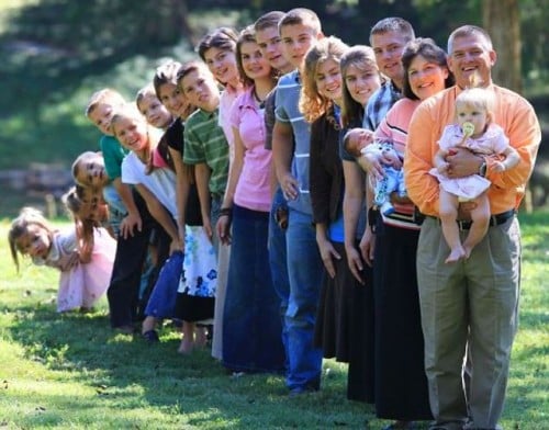 Kelly and Gil Bates with their family