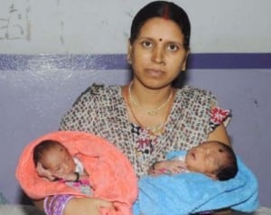 Rinku Devi With her twins