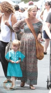 A pregnant Tori Spelling and daughter Stella