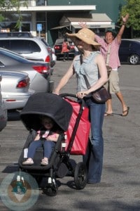 Amy Adams with her daughter Aviana