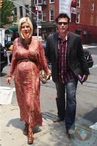 A pregnant Tori Spelling and husband Dean McDermott in NYC