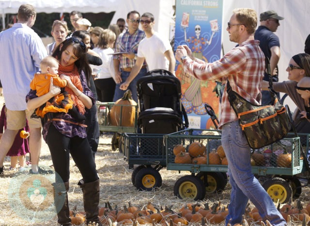 Ian and Erin Ziering with daughter Mia At Mr