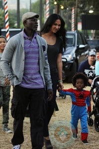 Djimon Hounsou & Kimora Lee Simmons with son Kenzo at Mr Bones