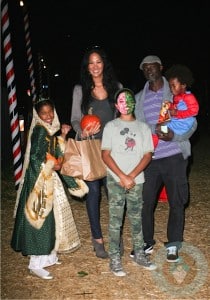 Djimon Hounsou & Kimora Lee Simmons with son Kenzo and daughters Ming and Aoki