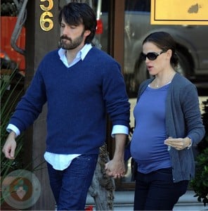 Ben Affleck and his very pregnant wife Jennifer Garner enjoy lunch in Brentwood