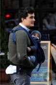 Orlando Bloom toting Flynn in NYC