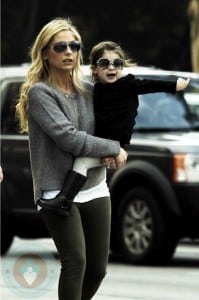 Sarah Michelle Gellar shops with daughter Charlotte in LA