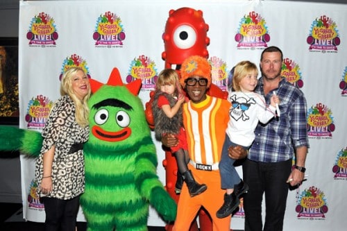 Tori Spelling and Dean McDermott with their kids at Yo Gabba Gabba!