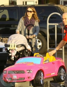 Jessica Alba out shopping at ToysRUS