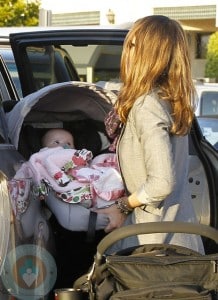 Jessica Alba out shopping at ToysRUS with Haven