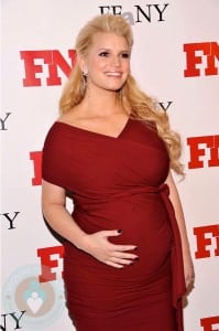 Pregnant-Jessica-Simpson-on-the-red-carpet-in-NYC