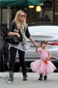 Sarah Michelle Gellar and Charlotte Prinze at ballet class