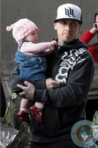 Carey Hart with daughter WIllow at the beach