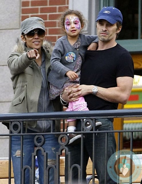 Olivier Martinez, Halle Berry and Nahla Aubry watch the parade at Disneyland