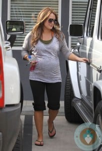 Pregnant Hilary Duff at Pilates