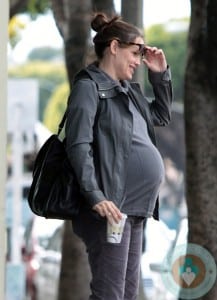 Pregnant Jennifer Garner out for lunch in LA