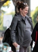 Pregnant Jennifer Garner out for lunch in LA - 3