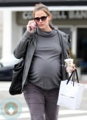 Pregnant Jennifer Garner out for lunch in LA - 4