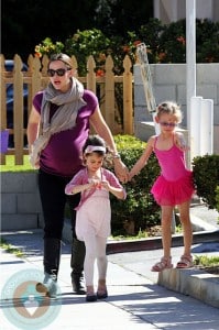 Pregnant Jennifer Garner with daughter Violet at Ballet class