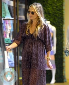 Pregnant Molly Sims Shops in LA