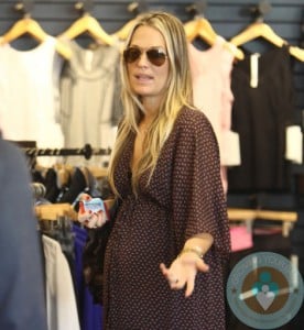 Pregnant Molly Sims Shops in LA