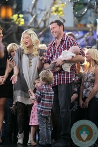Tori Spelling and Dean McDermott film a segment for Xtra @ the Grove