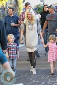 Tori Spelling and Dean McDermott film a segment for Xtra at the Grove