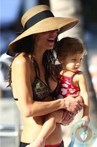 Bethenny Frankel and daughter Brynn relax poolside