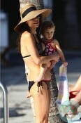 Bethenny Frankel & daughter Brynn poolside