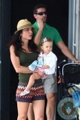 Bethenny Frankel with husband Jason Hoppy & daughter Brynn