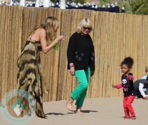 Heidi Klum with daughter Lou @ a Beach birthday pty