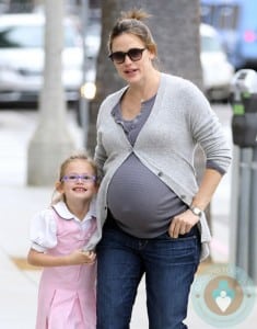 Pregnant Jennifer Garner & Violet Affleck out in LA