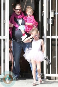 Pregnant Jennifer Garner at ballet with daughters Violet&Seraphina