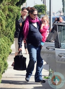 Pregnant Jennifer Garner with daughters Violet & Seraphina