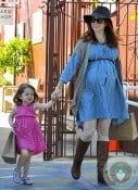 Alyson Hannigan and Satyana @ the Brentwood Market