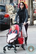 Bethenny Frankel and Bryn Hoppy Origami Stroller