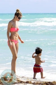 Doutzen Kroes and Phyllon James at the beach