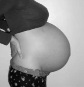 Emma  Robbins pregnany belly - quapruplets
