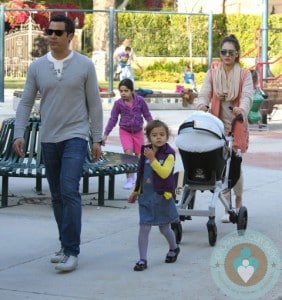 Jessica Alba, Cash Warren with daughters at the park