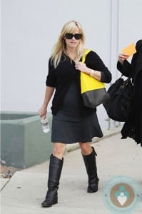 Reese witherspoon baby bump