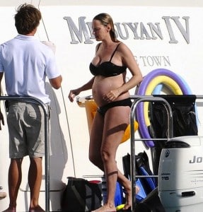 pregnant Uma Thurman in St