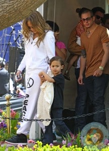 Jennifer Lopez, Casper Smart  with Max Anthony Easter Bunny