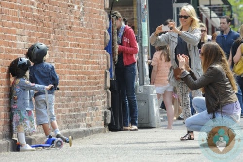 Naomi Watts takes a picture of Sasha in NYC