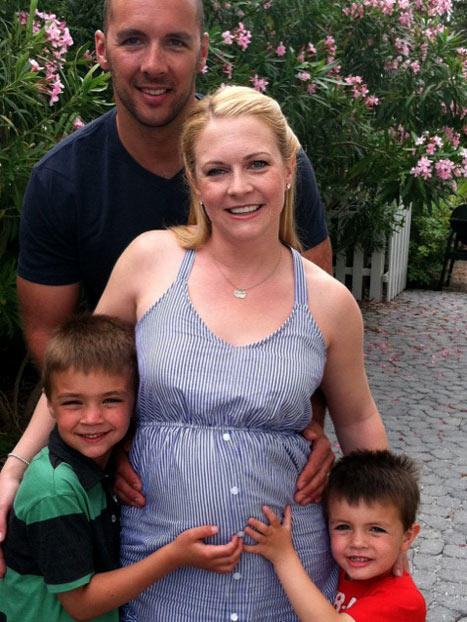 Pregnant Melissa Joan Hart with her family