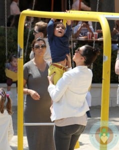 Kim Kardashian, pregnant Kourtney Kardashian, Mason Disick Malibu park