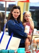 jennifer garner, seraphona Affleck at the farmers market